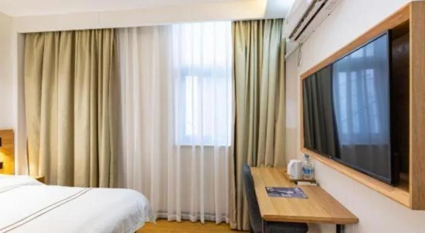 Bed in GreenTree Inn Express Shanghai Baoshan District Youyi Road Metro Station
