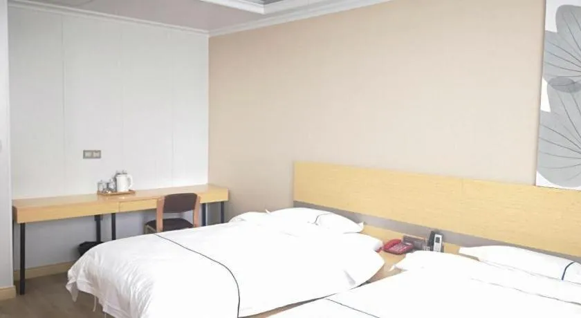 Bed in GreenTree Inn Express Shanghai Baoshan District Youyi Road Metro Station