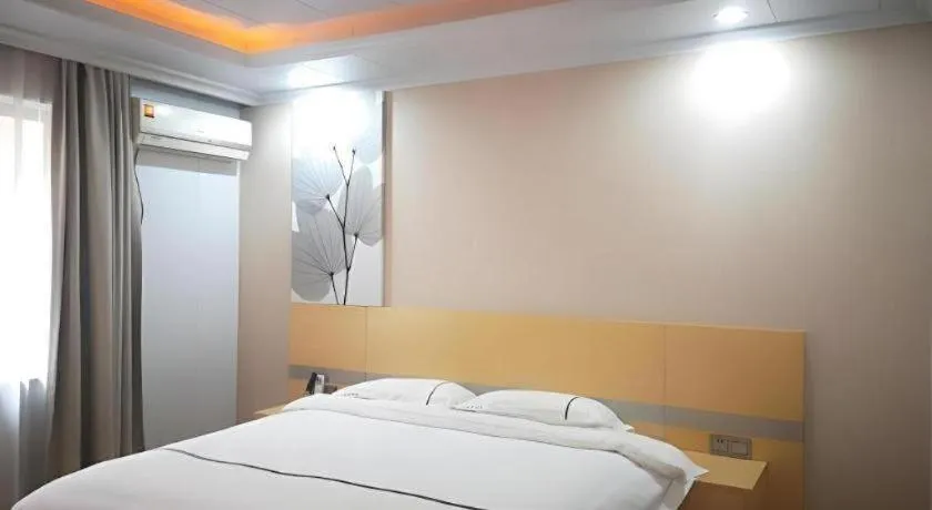 Bed in GreenTree Inn Express Shanghai Baoshan District Youyi Road Metro Station