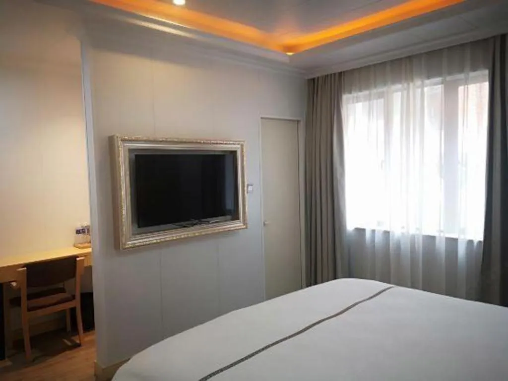 Bed in GreenTree Inn Express Shanghai Baoshan District Youyi Road Metro Station