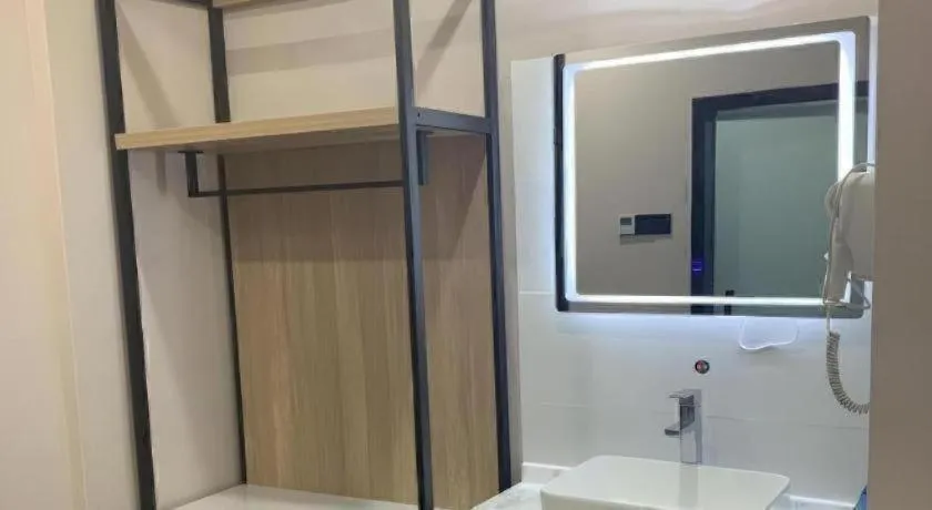 GreenTree Inn Express Xuzhou Pizhou Tiefu Town Bus station.