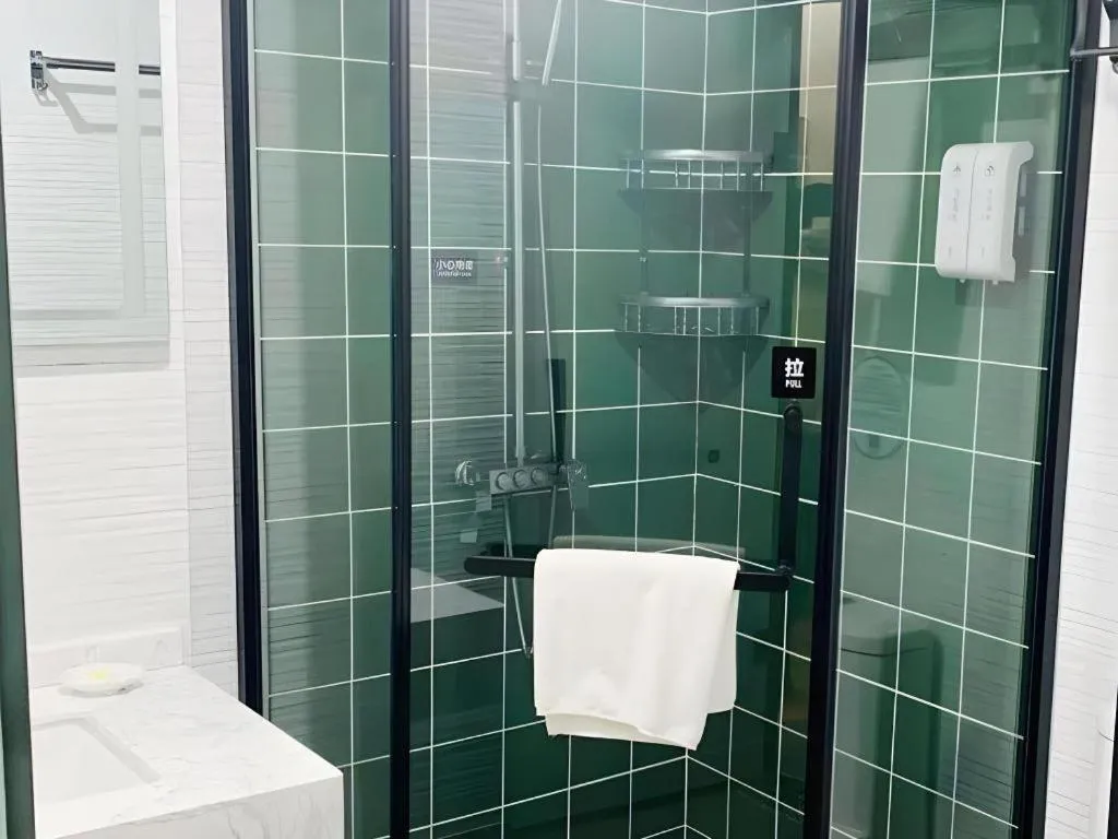 GreenTree Inn Express Xuzhou Pizhou Tiefu Town Bus station.