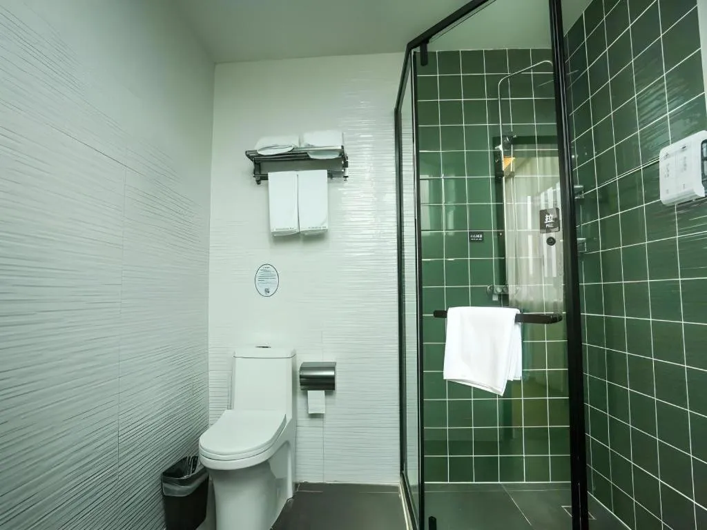 GreenTree Inn Express Xuzhou Pizhou Tiefu Town Bus station.