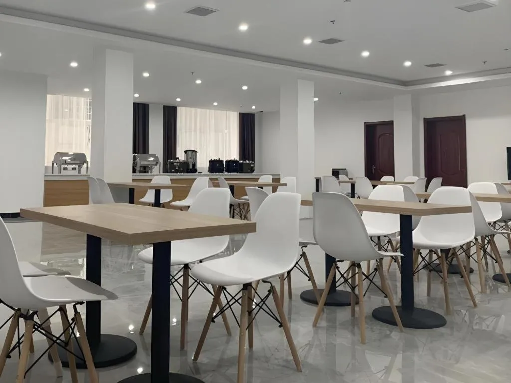 GreenTree Inn Express Xuzhou Pizhou Tiefu Town Bus station.