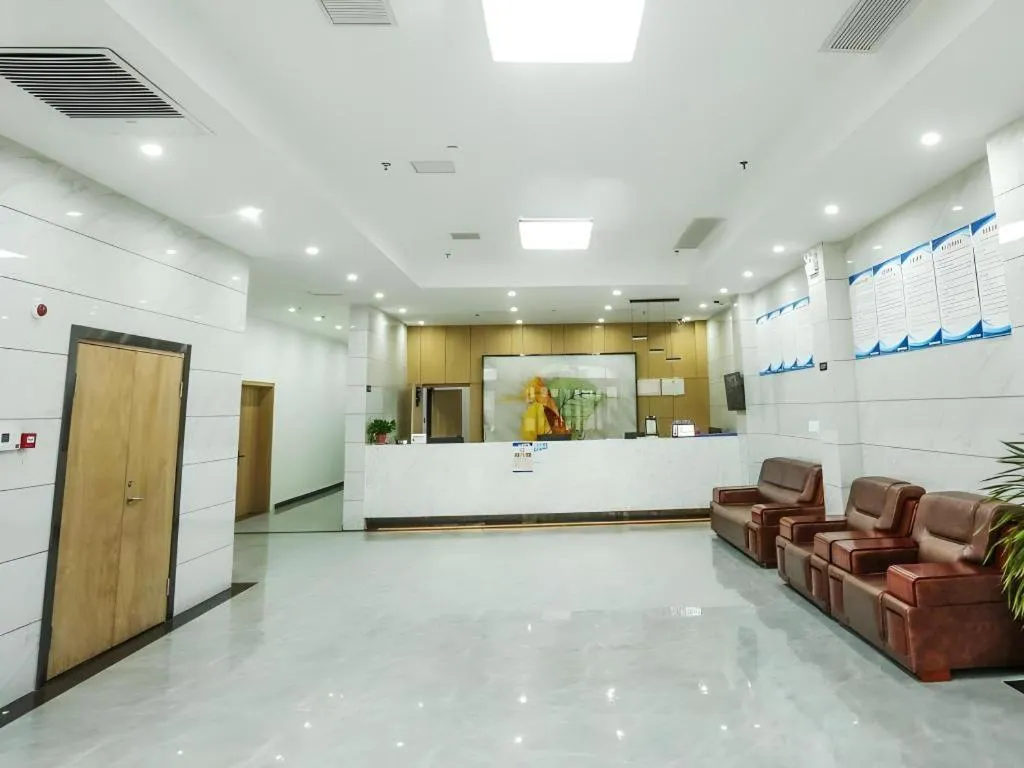 GreenTree Inn Express Xuzhou Pizhou Tiefu Town Bus station.