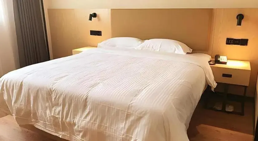 Bed in GreenTree Inn Express Yingtan Yujiang Railway Station Bed in GreenTree Inn Express Yingtan Yujiang Railway Station