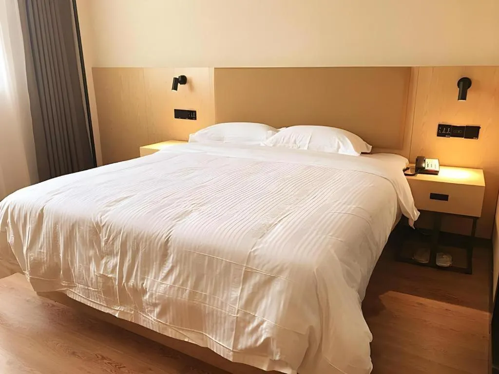 Bed in GreenTree Inn Express Yingtan Yujiang Railway Station