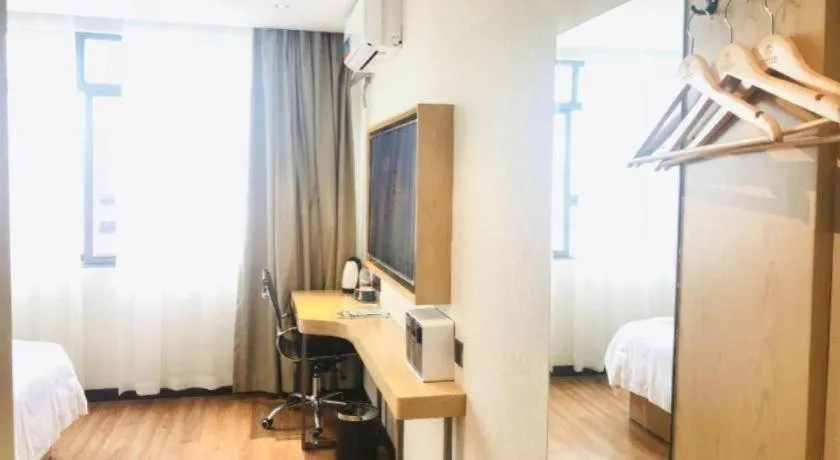 Bed in GreenTree Inn Express Guangxi Nanning Mingyang Avenue Nanning Airport