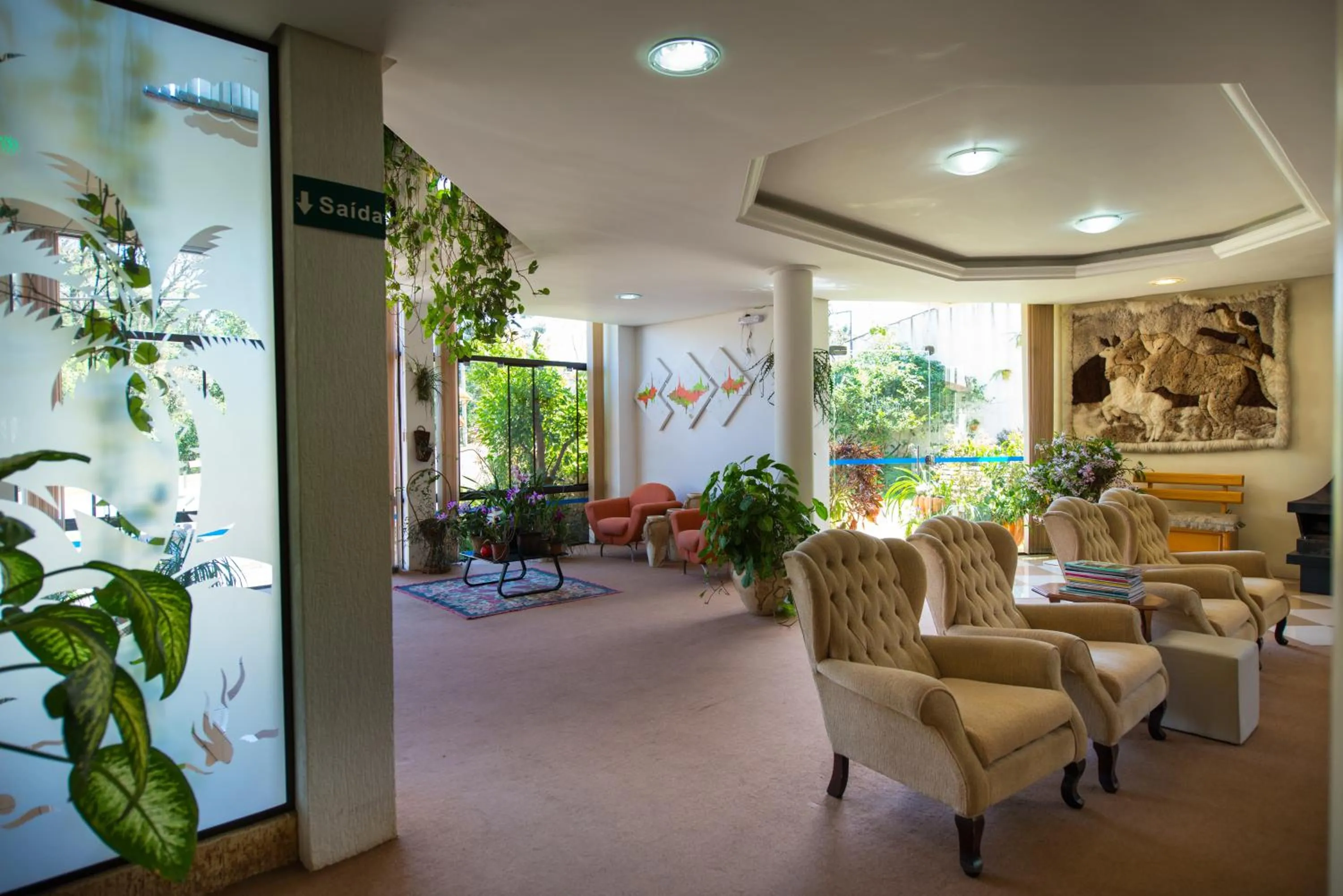 Communal lounge/ TV room in Hotel di Fratelli