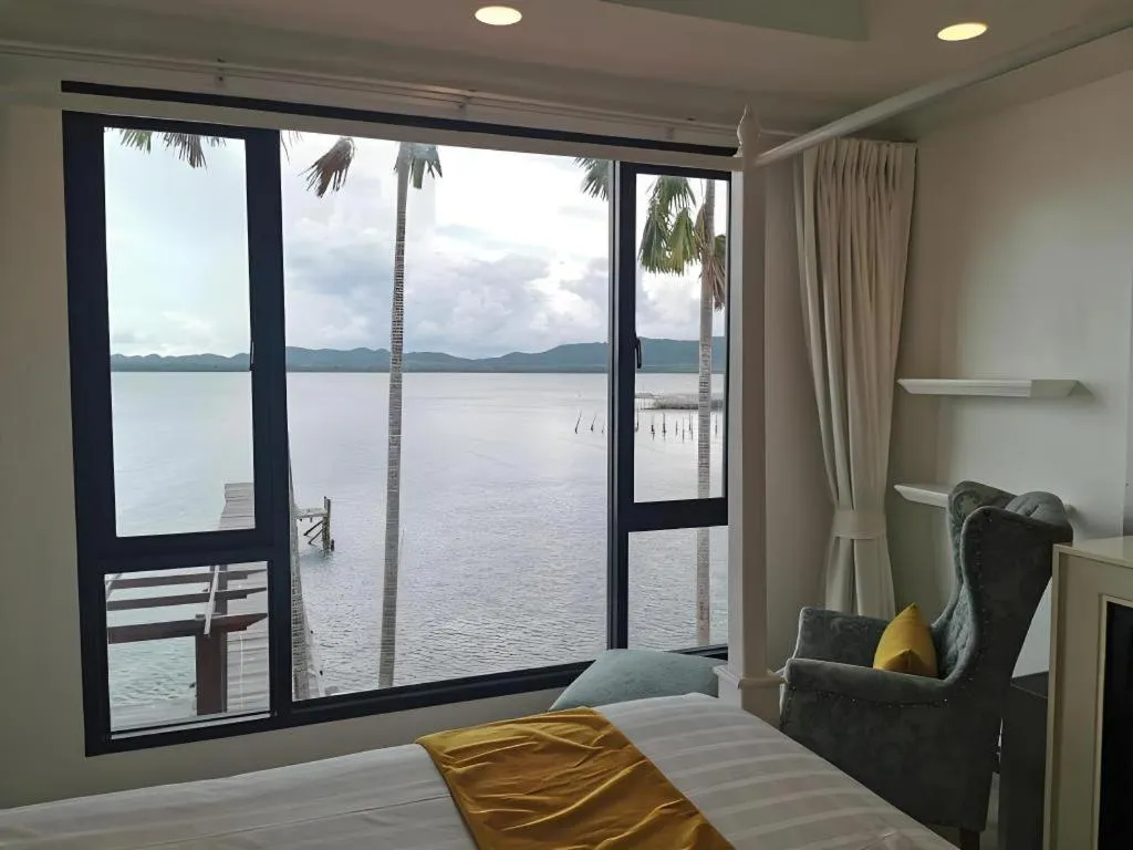 Bed in AT Kung Kra baen Hotel and Residence