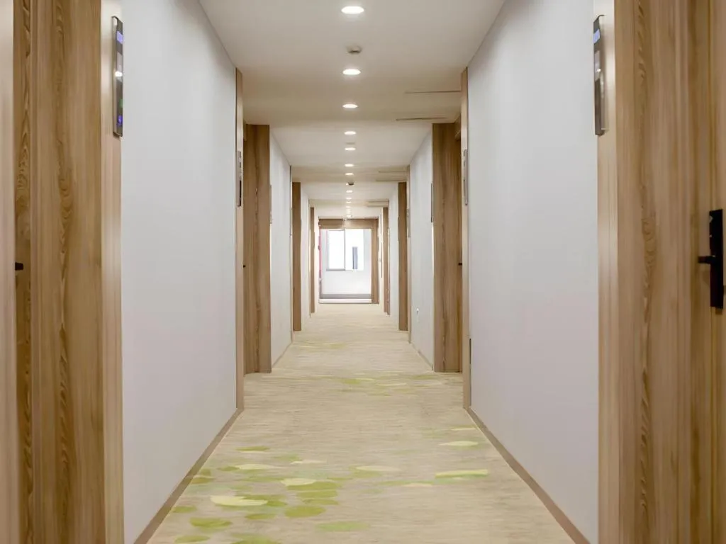 VX Hotel Hangzhou Banshan