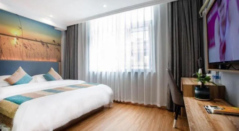 Bed in VX Hotel Hangzhou Banshan