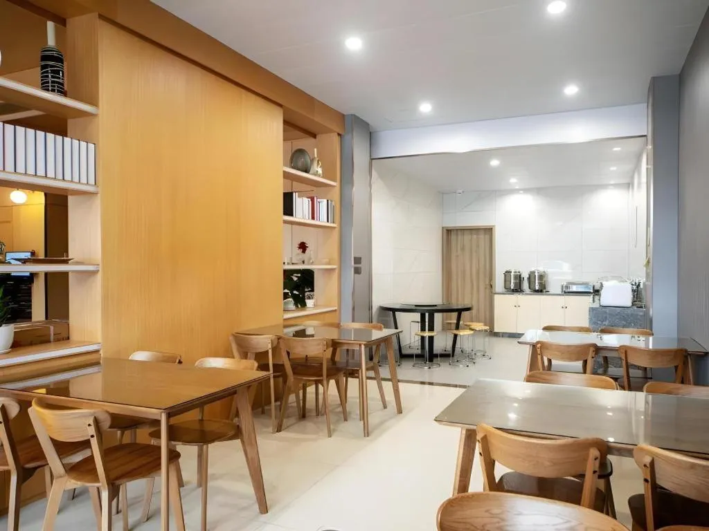 VX Hotel Hangzhou Banshan