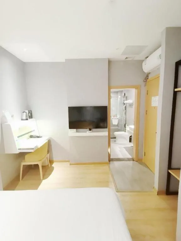 Bed in Vatica Hotel Hefei Yaohai Longgang Subway Station