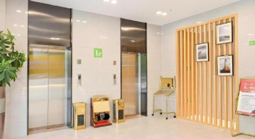 Vatica Hotel Hefei Yaohai Longgang Subway Station