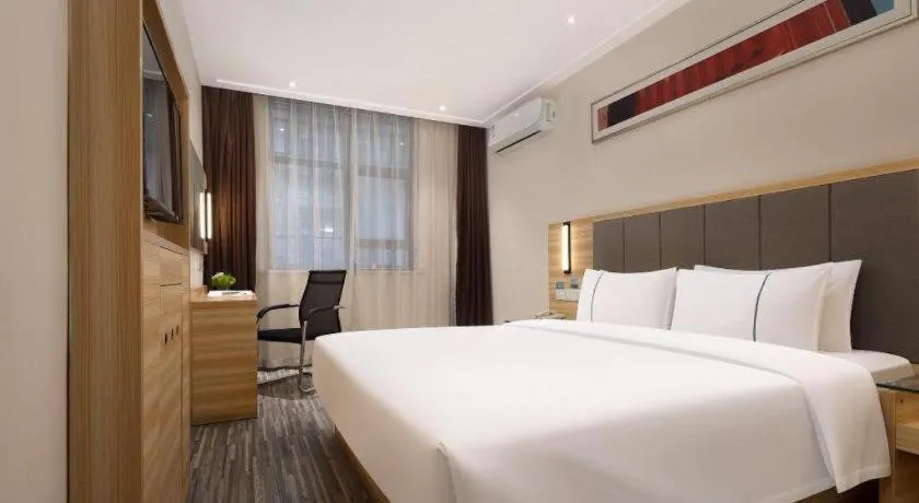 Bed in City Comfort Inn Changsha Window of the World Zhongmao City