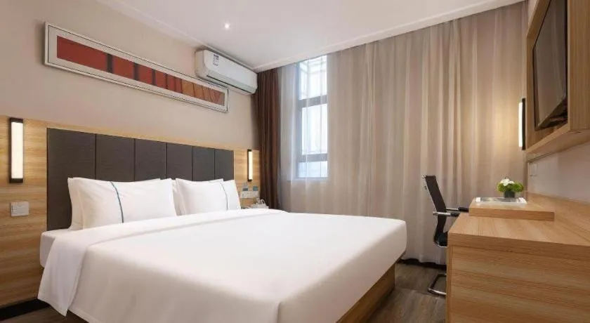 Bed in City Comfort Inn Changsha Window of the World Zhongmao City