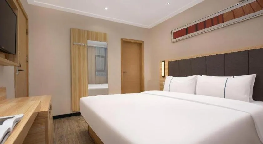 Bed in City Comfort Inn Changsha Window of the World Zhongmao City