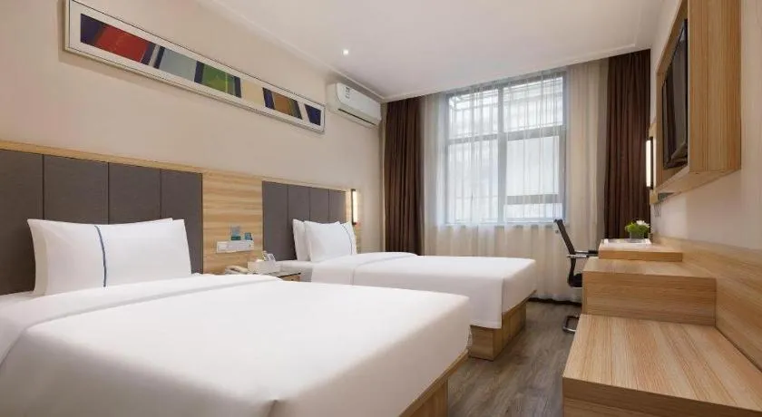 Bed in City Comfort Inn Changsha Window of the World Zhongmao City