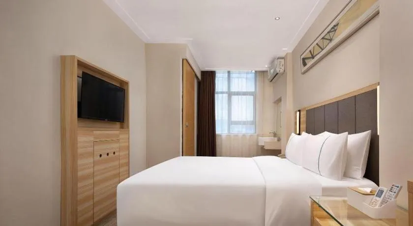 Bed in City Comfort Inn Changsha Window of the World Zhongmao City