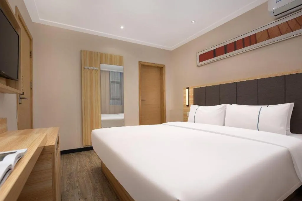 Bed in City Comfort Inn Changsha Window of the World Zhongmao City