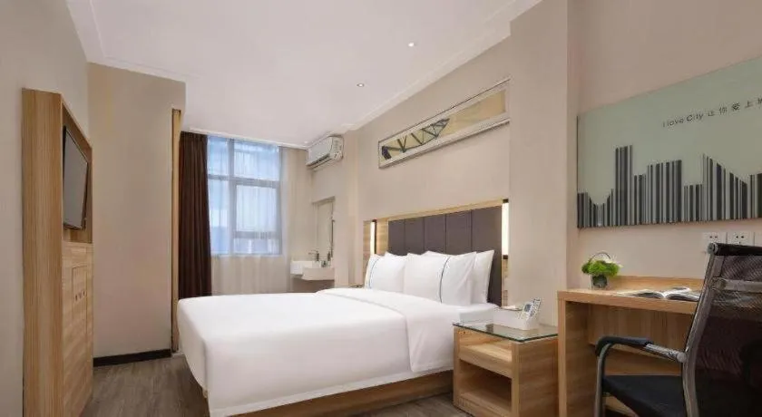 Bed in City Comfort Inn Changsha Window of the World Zhongmao City