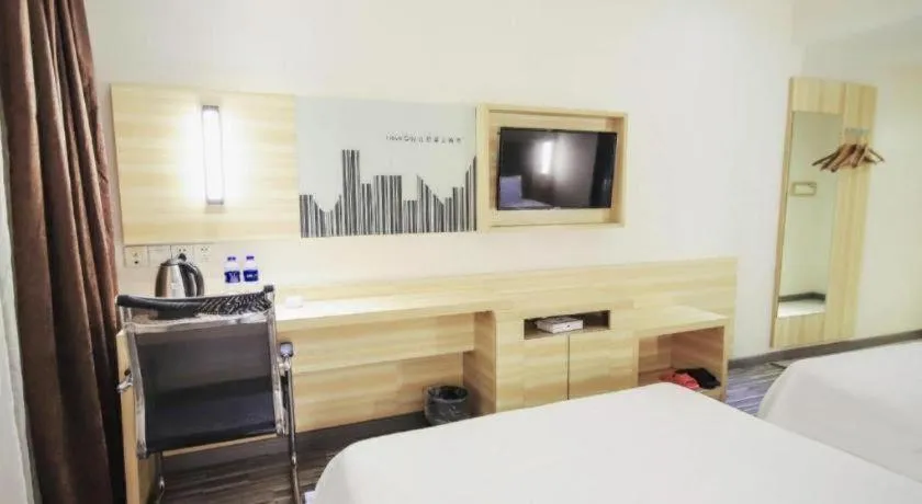 Bed in City Comfort Inn Changsha Window of the World Zhongmao City