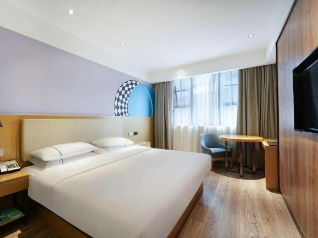 Bed in City Comfort Inn Guangzhou Shixi Metro Station Pazhou Exhibition