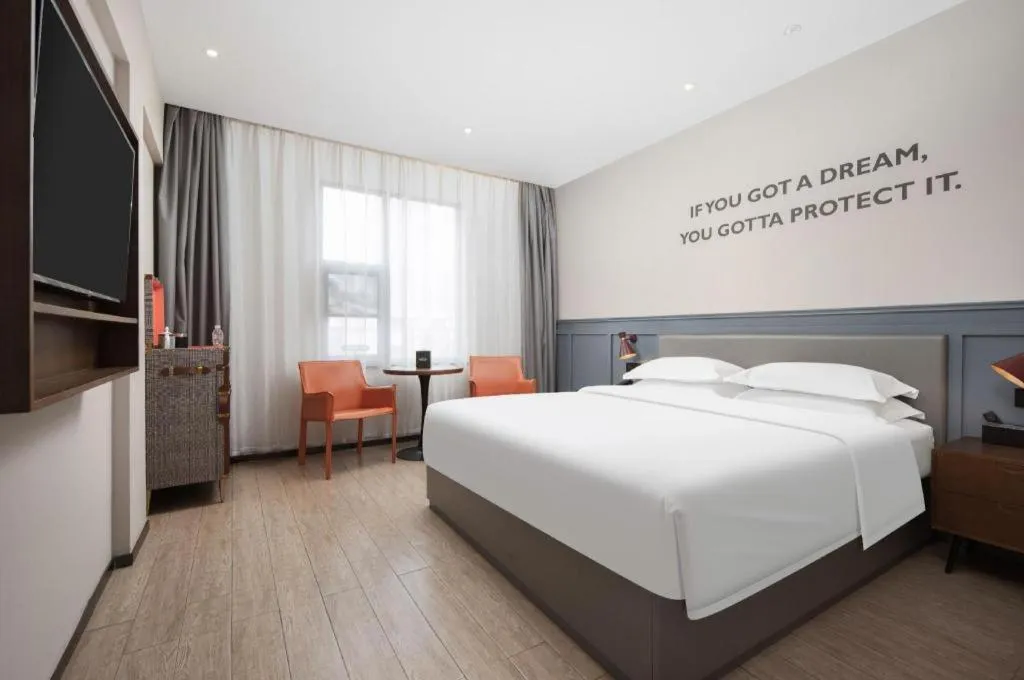 Bed in City Comfort Premier Hotel Wuhan Wangjiawan Hanyang Bus Station Metro Station