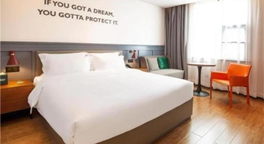 Bed in City Comfort Premier Hotel Wuhan Wangjiawan Hanyang Bus Station Metro Station