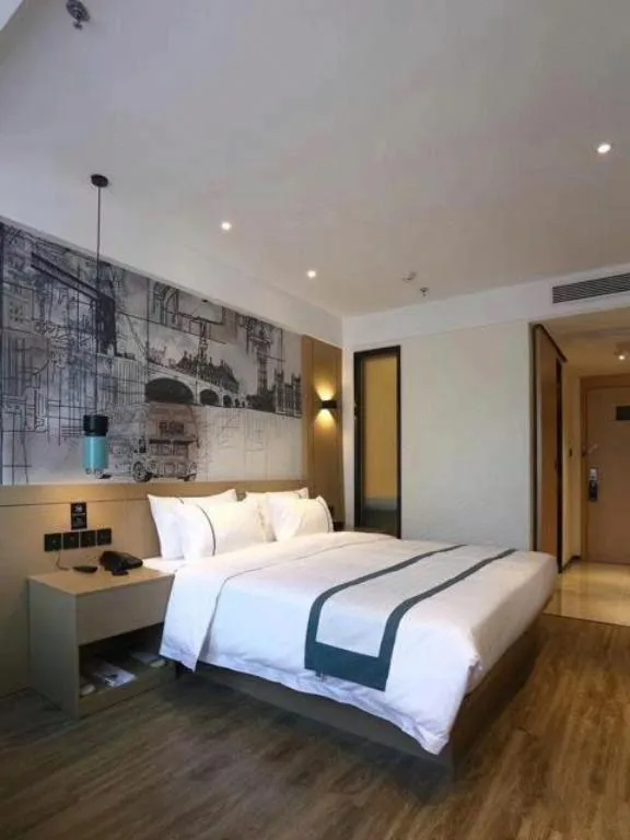 Bed in City Comfort Inn Dandong Railway Station Yalu River Scenic Area