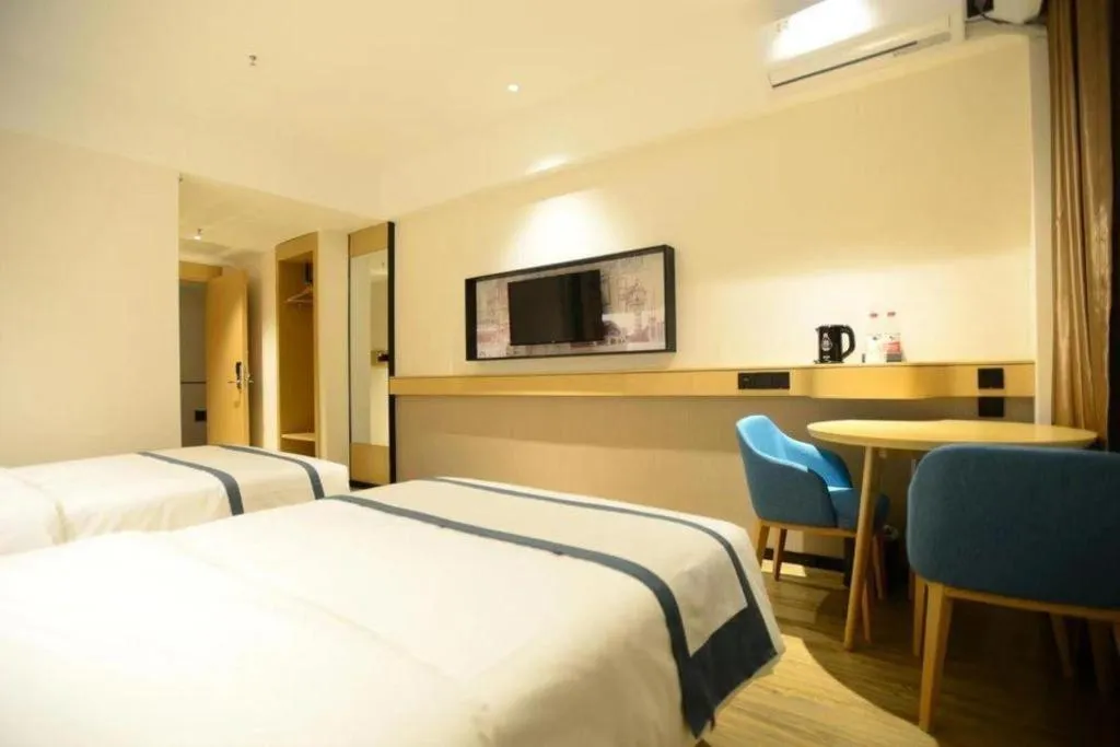 Bed in City Comfort Inn Dandong Railway Station Yalu River Scenic Area