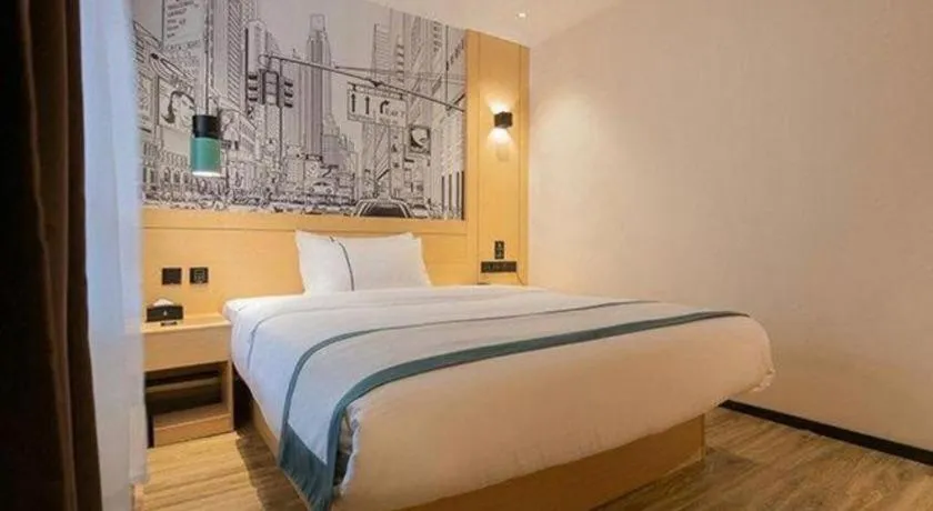 Bed in City Comfort Inn Dandong Railway Station Yalu River Scenic Area