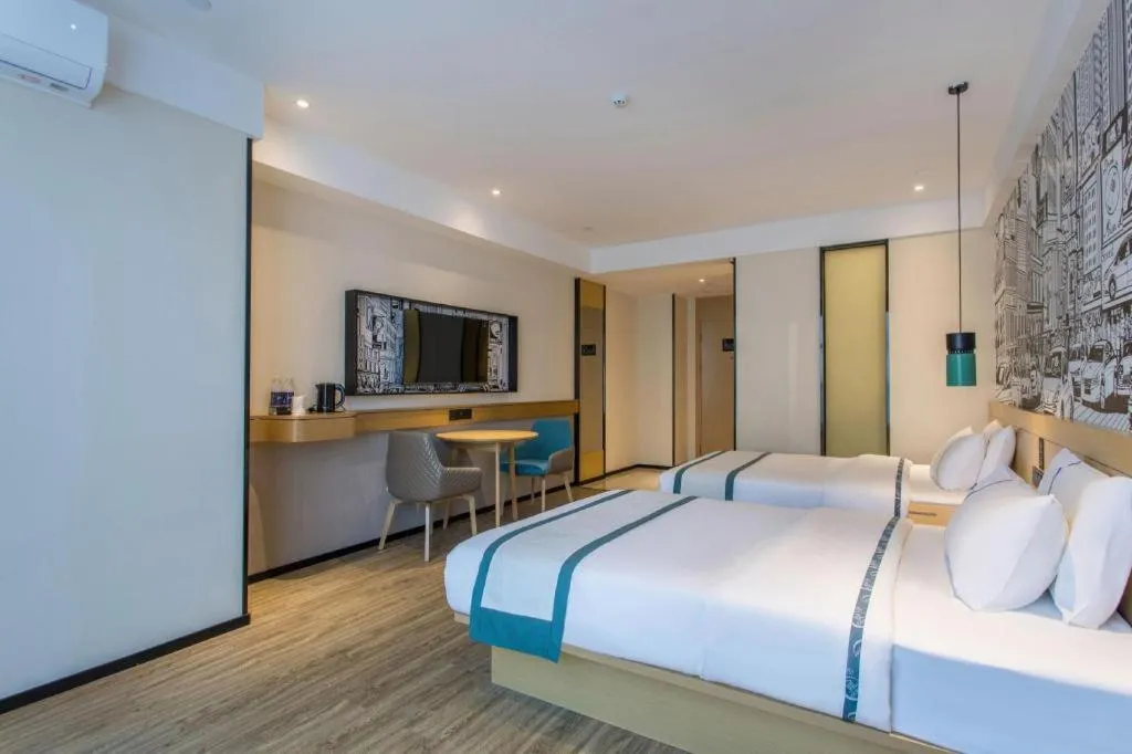 Bed in City Comfort Inn Dandong Railway Station Yalu River Scenic Area