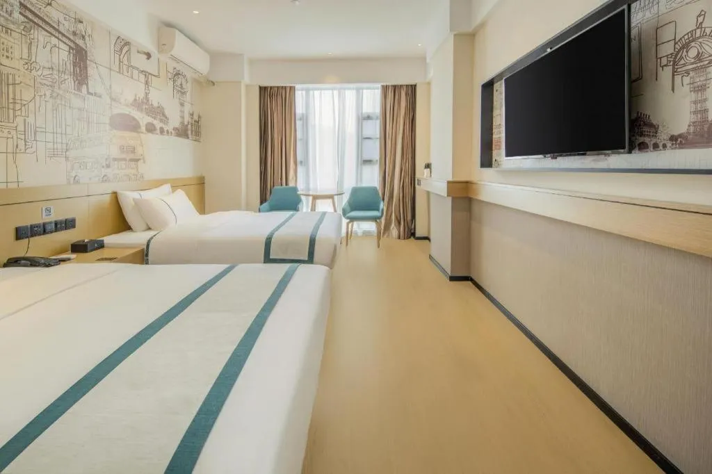 Bed in City Comfort Inn Dandong Railway Station Yalu River Scenic Area