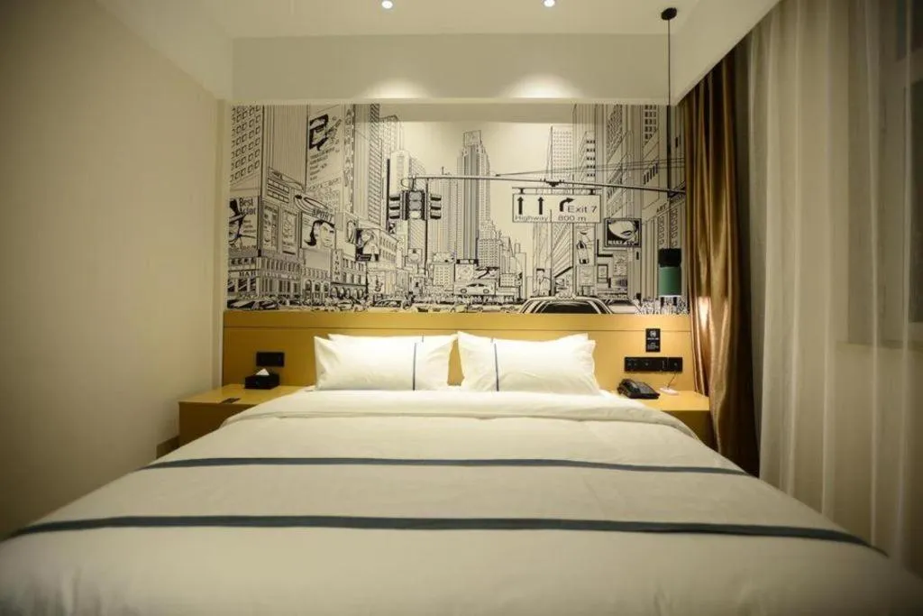 Bed in City Comfort Inn Dandong Railway Station Yalu River Scenic Area