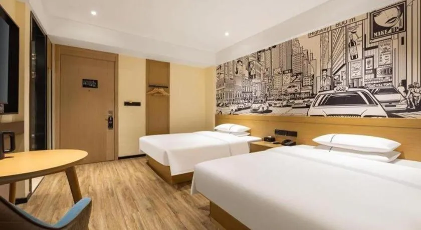 Bed in City Comfort Inn Dandong Railway Station Yalu River Scenic Area