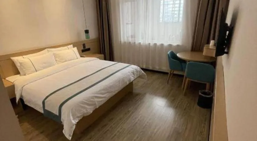 Bed in City Comfort Inn Dandong Railway Station Yalu River Scenic Area