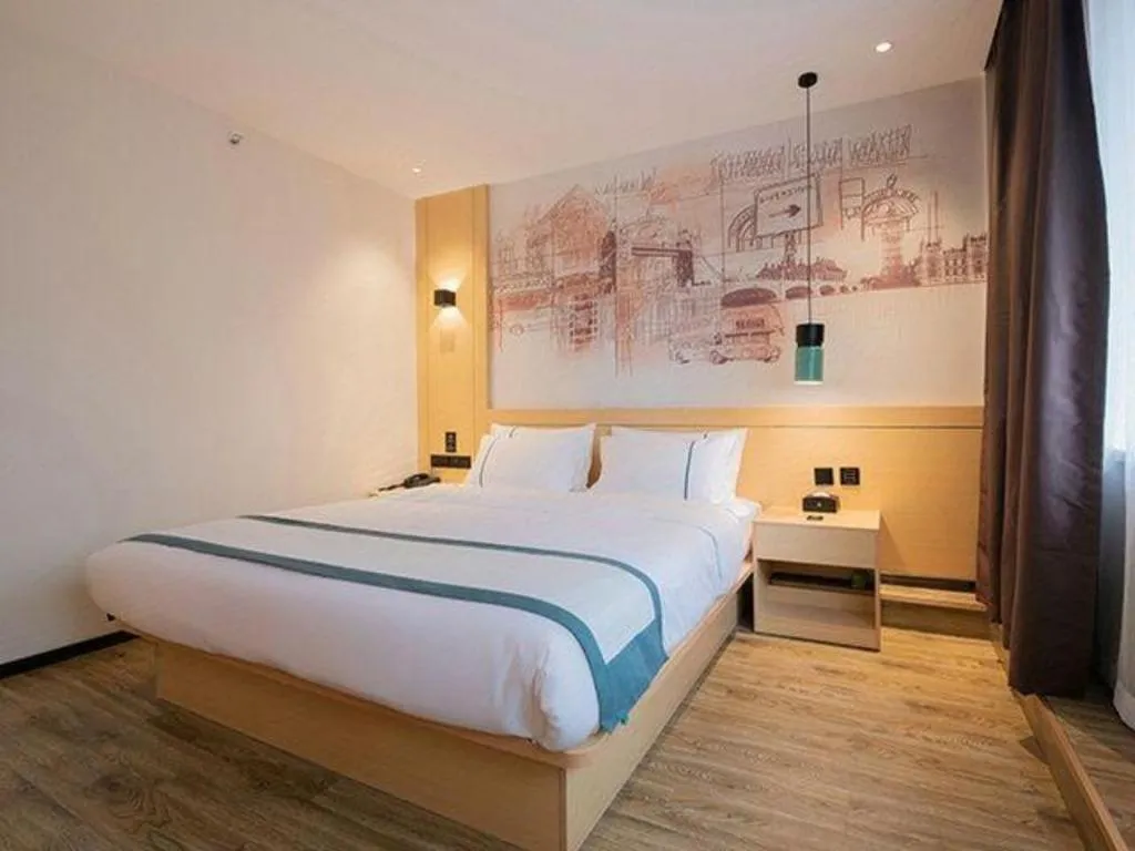 Bed in City Comfort Inn Dandong Railway Station Yalu River Scenic Area