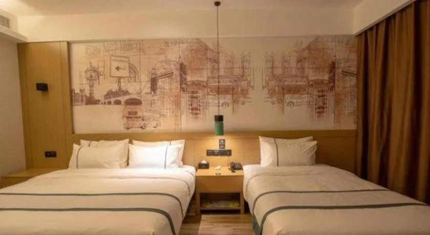 Bed in City Comfort Inn Dandong Railway Station Yalu River Scenic Area