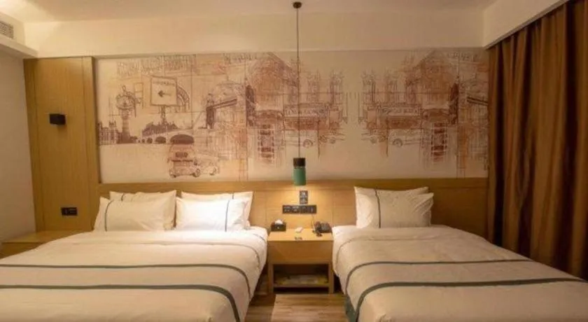 Bed in City Comfort Inn Dandong Railway Station Yalu River Scenic Area