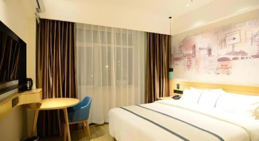 Bed in City Comfort Inn Dandong Railway Station Yalu River Scenic Area