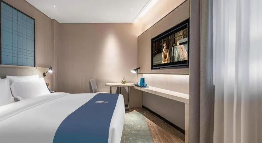 Bed in Echarm Hotel Changsha Wuyi Square Railway Metro Station