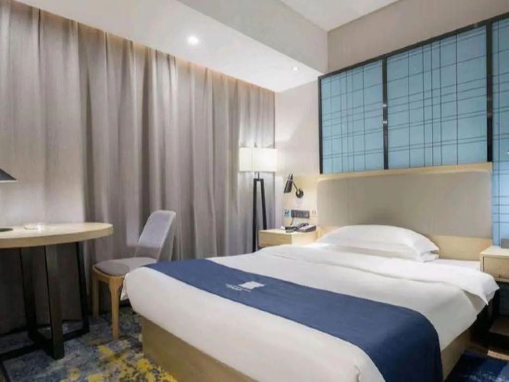 Bed in Echarm Hotel Changsha Wuyi Square Railway Metro Station
