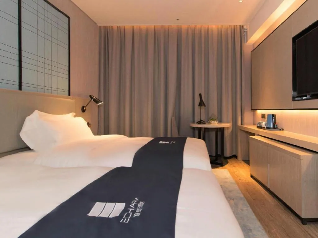 Bed in Echarm Hotel Changsha Wuyi Square Railway Metro Station
