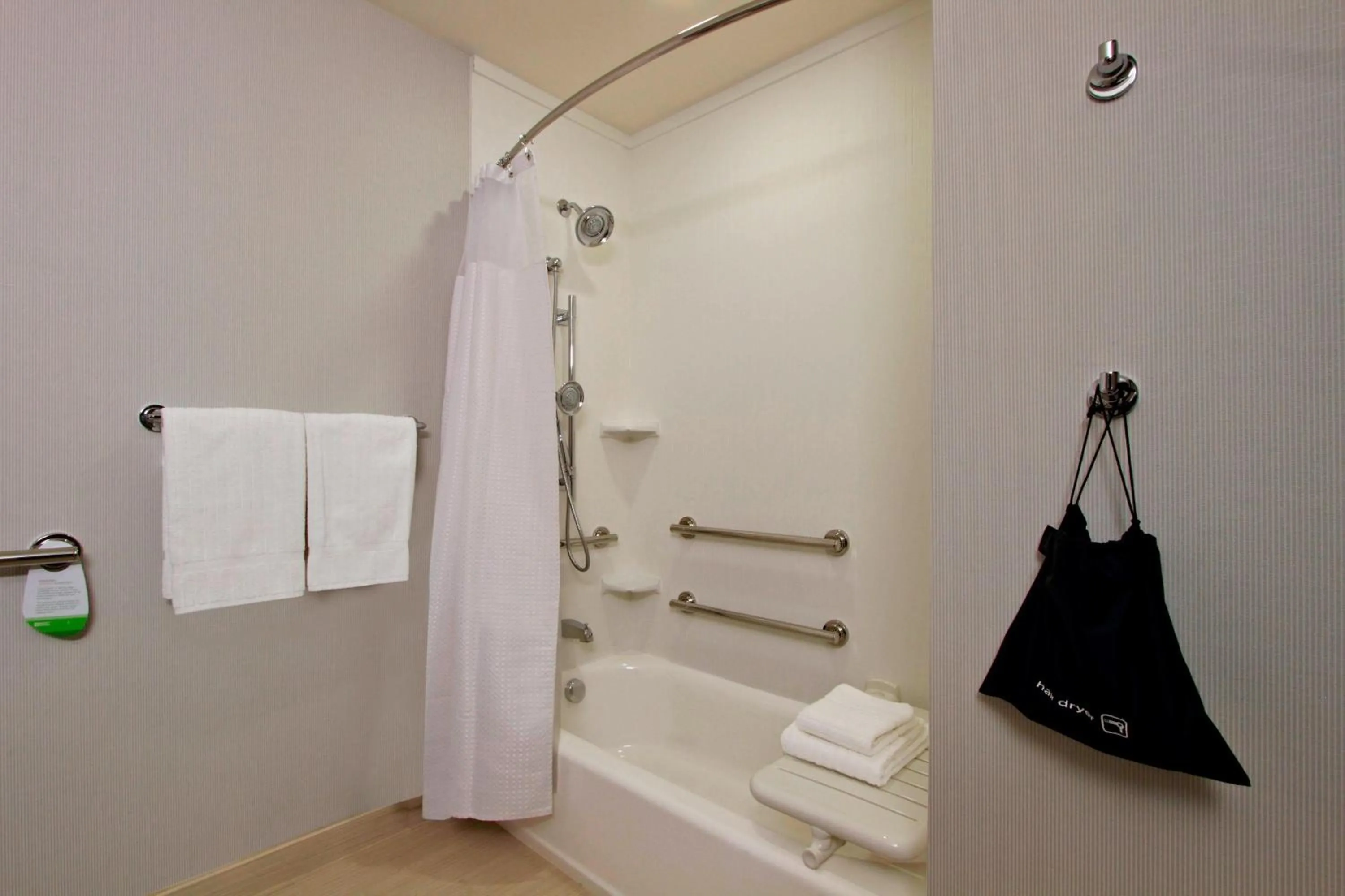 Bathroom in Courtyard by Marriott Victoria