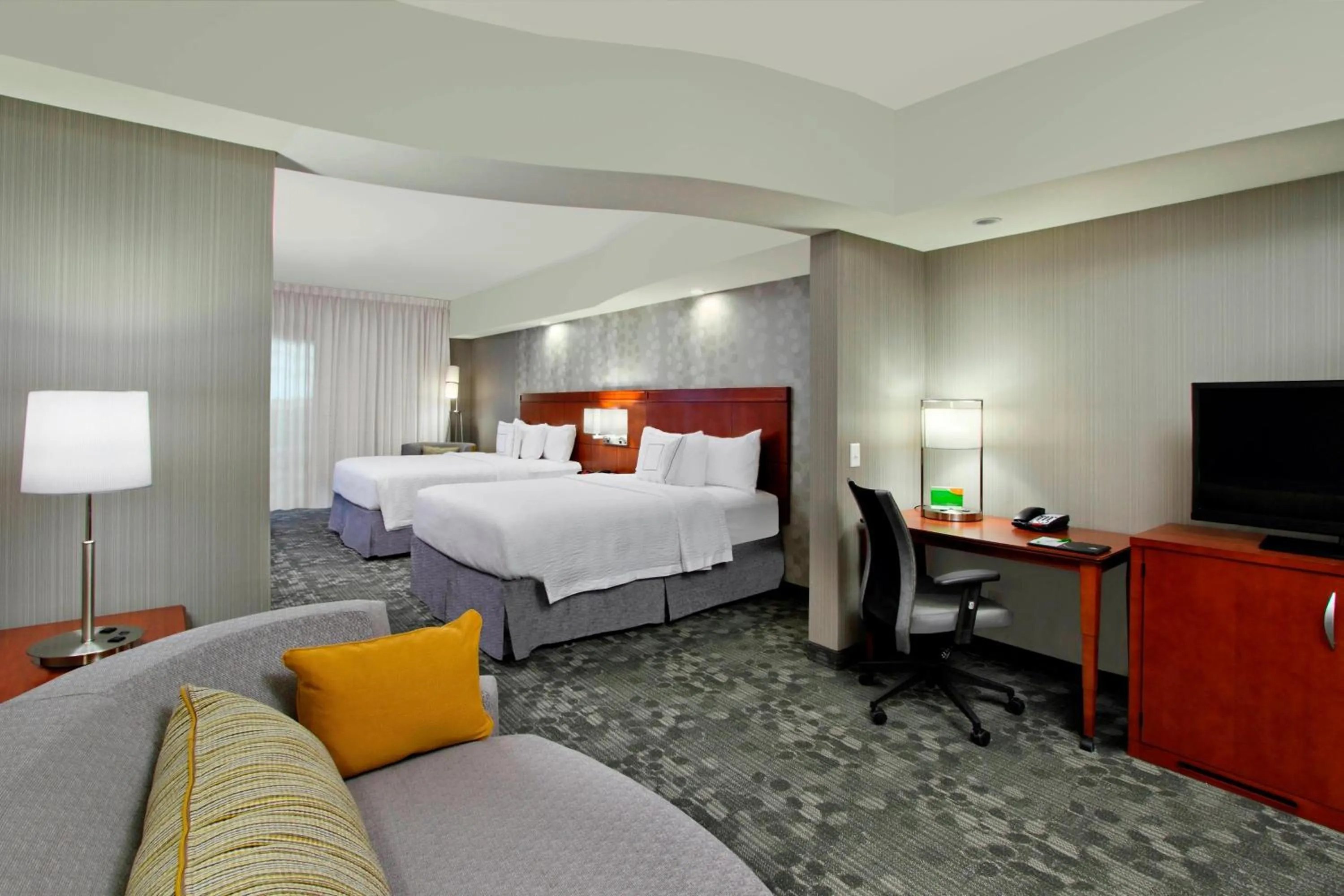 Photo of the whole room, Bed in Courtyard by Marriott Victoria