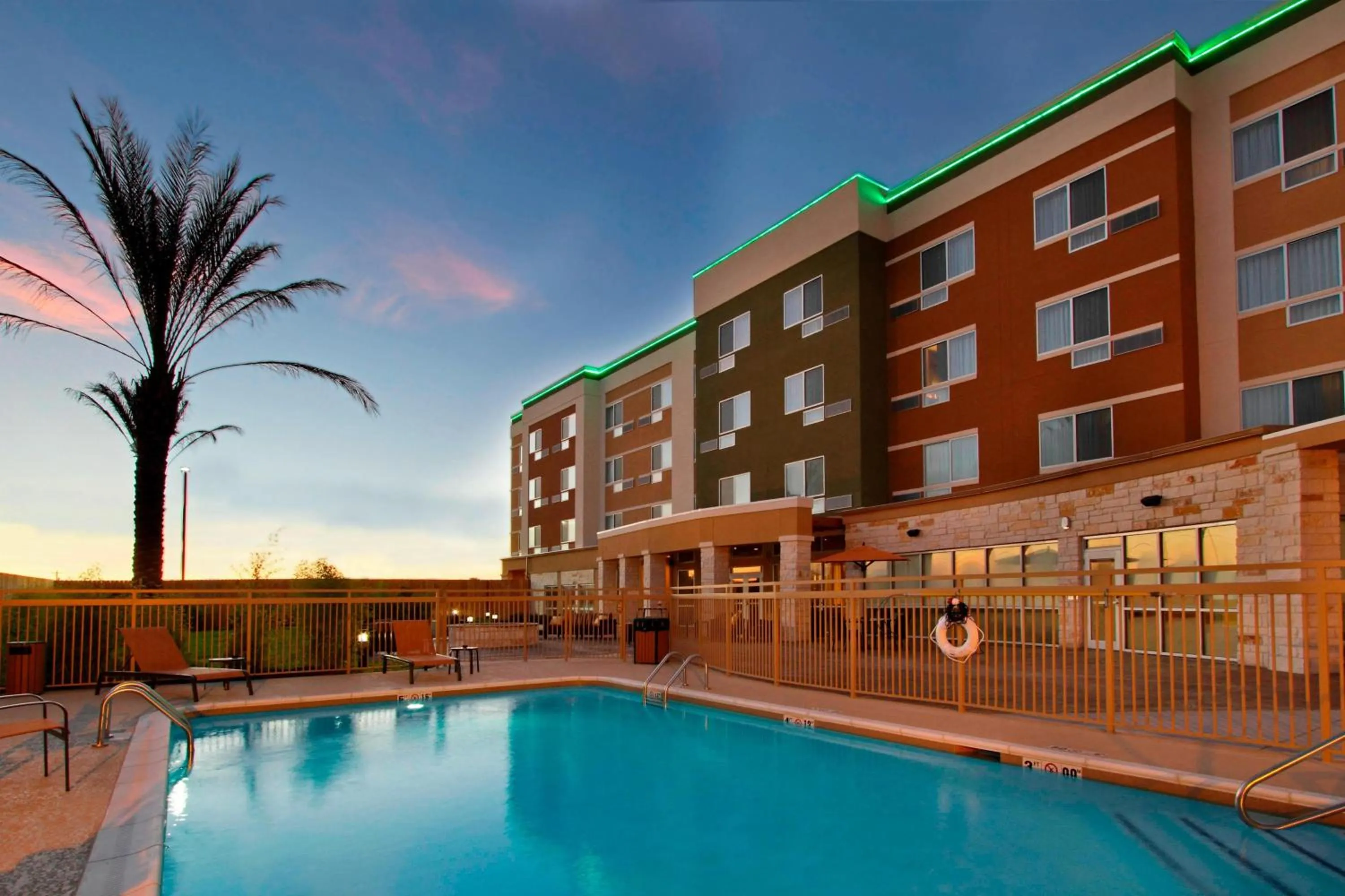 Swimming pool in Courtyard by Marriott Victoria