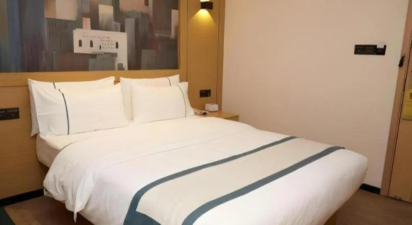 Bed in City Comfort Inn Guangzhou Sun Yat-sen Memorial Hospital Yide Road Metro Station