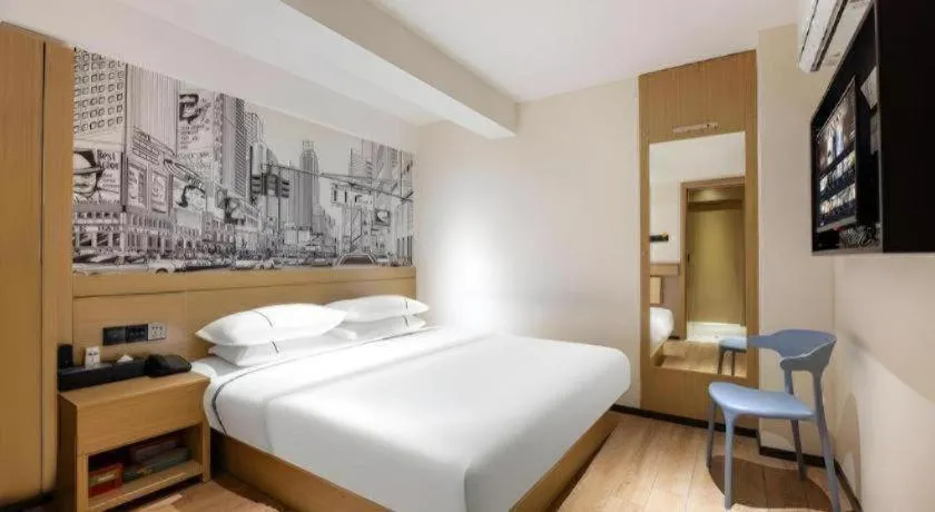 Bed in City Comfort Inn Guangzhou Sun Yat-sen Memorial Hospital Yide Road Metro Station